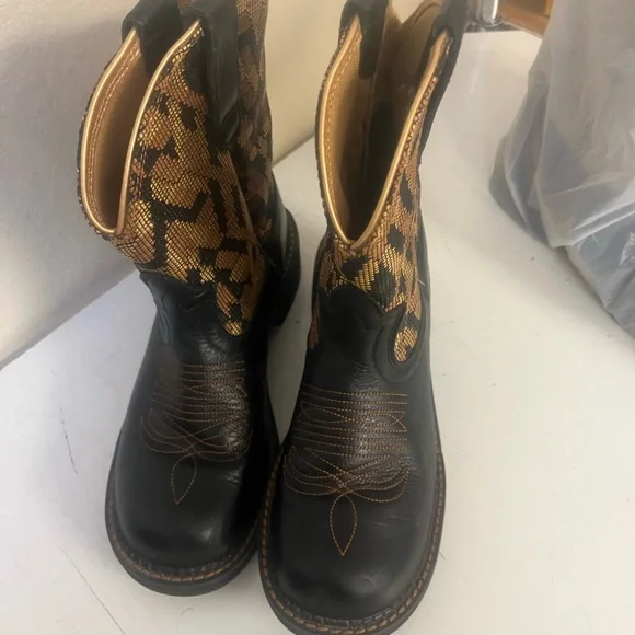 Ariat Black and Tan Ankle Boots - Picture 1 of 3